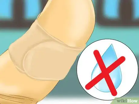 Imagen titulada Make a Band Aid Stay on While Wet Step 3