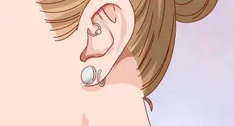 ocultar un piercing en la oreja