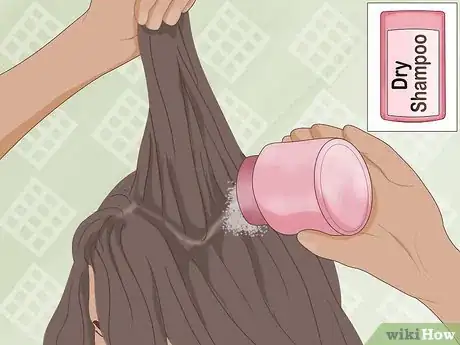 Imagen titulada Get Oil Out of Hair Step 3