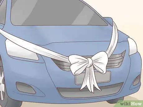 Imagen titulada Decorate a Wedding Car with Ribbon Step 12