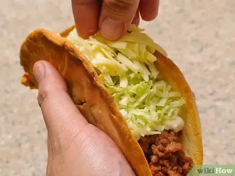 Imagen titulada Make a Taco Bell Beef Chalupa Supreme Step 6