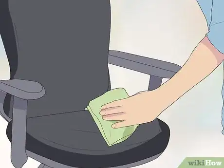 Imagen titulada Clean an Office Chair Step 10