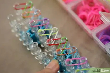 Imagen titulada Make a Rainbow Loom Bracelet Step 5