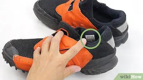 Imagen titulada Clean Basketball Shoes Step 13