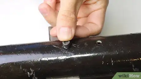 Imagen titulada Unscrew a Screw Without a Screwdriver Step 17