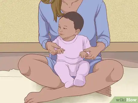 Imagen titulada Encourage Your Baby to Sit Up Step 10