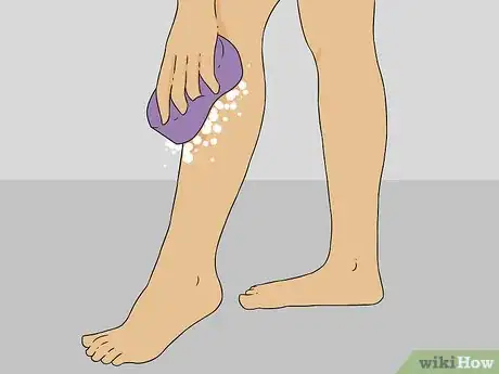 Imagen titulada Shave Your Legs Step 2