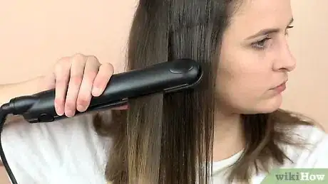 Imagen titulada Straighten Your Hair Step 7