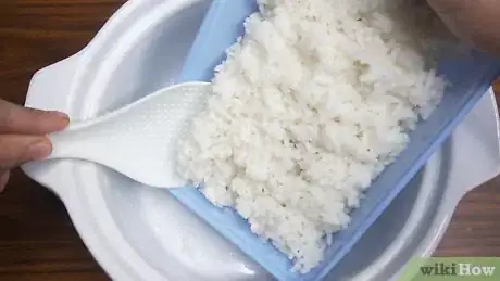 Imagen titulada Defrost Rice Step 1