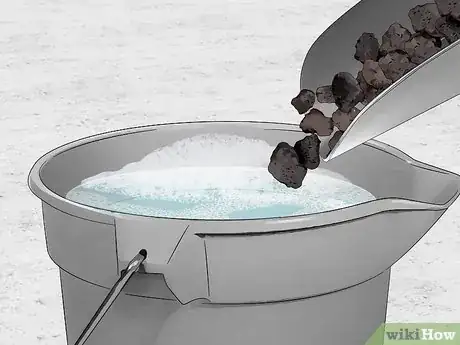 Imagen titulada Clean Your Barbecue Inside Out Step 4