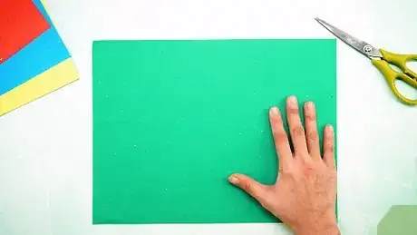 Imagen titulada Cut Paper Straight with Scissors Step 1