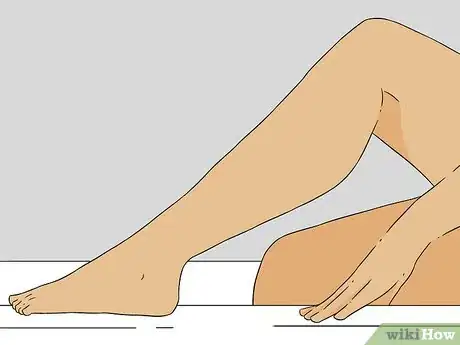 Imagen titulada Shave Your Legs Step 3