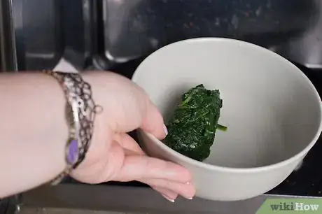 Imagen titulada Prepare Frozen Spinach Step 4