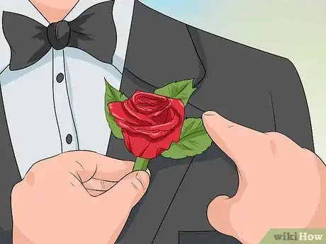 Imagen titulada Pin on a Boutonniere Step 3