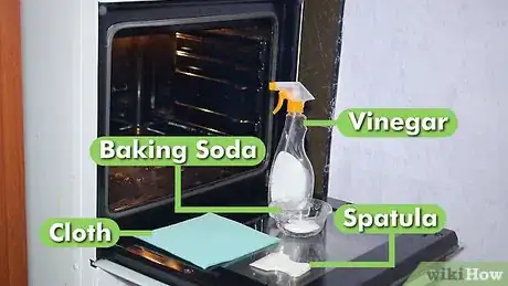 Image intitulée Clean an Oven with Baking Soda Step 1