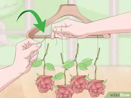 Image intitulée Preserve Flowers with Hairspray Step 6