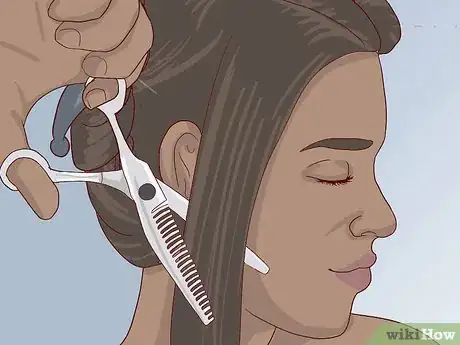 Image intitulée Use Hair Thinning Shears Step 17