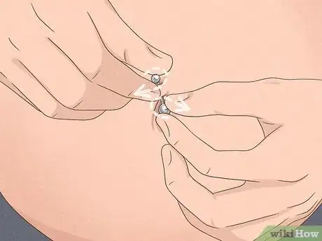 Image intitulée Manage Belly Button Rings During Pregnancy Step 9