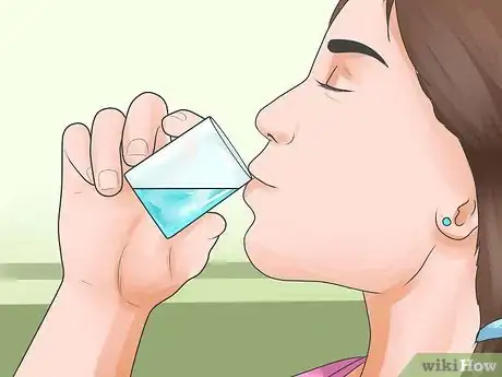 Image intitulée Use Mouthwash Properly Step 7