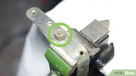 Image intitulée Remove a Broken Bolt Step 8