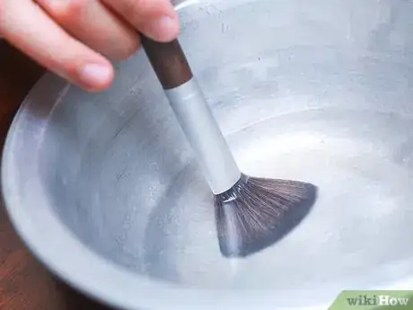 Image intitulée Clean Makeup Brushes Step 5