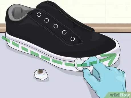 Image intitulée Clean Rubber on Shoes Step 14