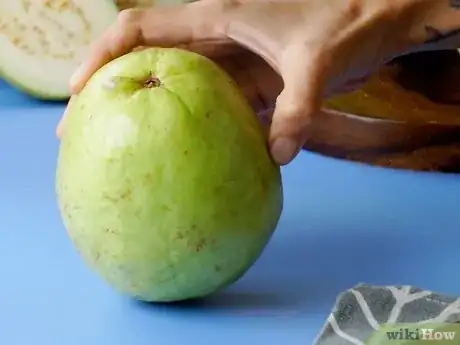 Image intitulée Eat Guava Step 3