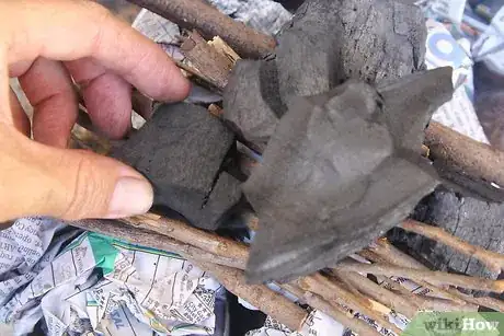 Image intitulée Create a Strong Burning Charcoal Fire Without Lighter Fluid Step 10