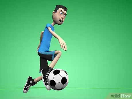 Image intitulée Shoot a Soccer Ball Step 7