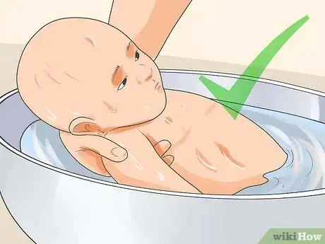 Image intitulée Bathe a Newborn Step 5