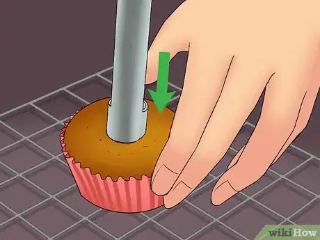 Image intitulée Add Filling to a Cupcake Step 15