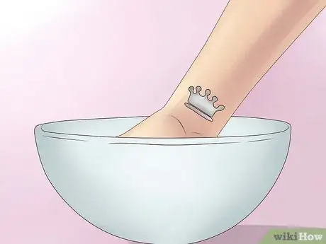 Image intitulée Remove a Tattoo at Home With Salt Step 2