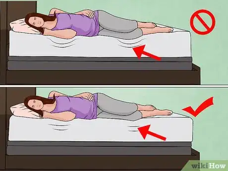 Image intitulée Lie Down in Bed During Pregnancy Step 4