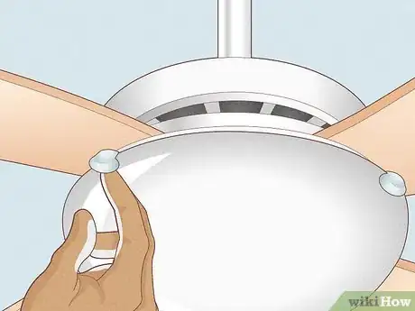 Image intitulée Replace a Light Bulb in a Ceiling Fan Step 10