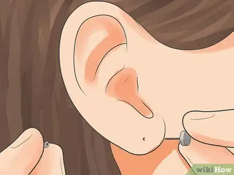 Image intitulée Pierce Your Ear Step 17