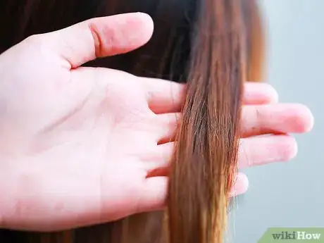 Image intitulée Bleach Your Hair at Home Step 10