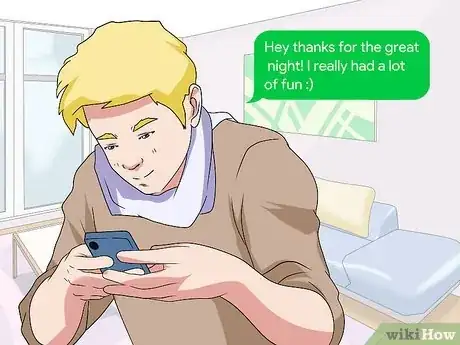 Image intitulée How Often to Text After the First Date Step 1