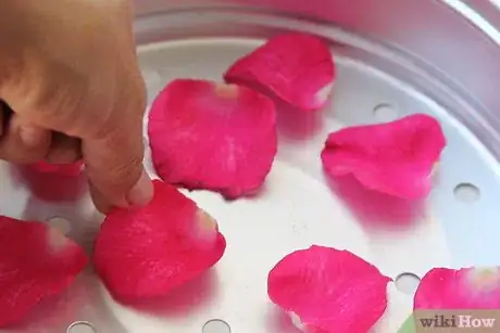 Image intitulée Dry Rose Petals Step 13