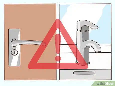 Image intitulée Safely Use a Public Bathroom Step 6