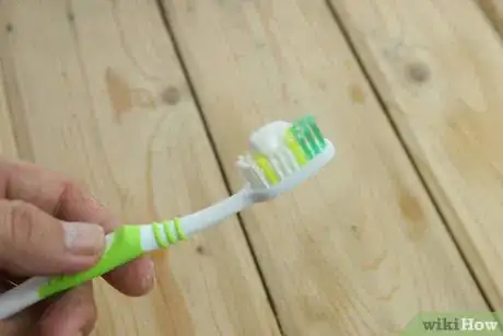 Image intitulée Apply Toothpaste on Pimples Step 2