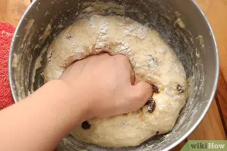 Image intitulée Make Hot Cross Buns Step 4