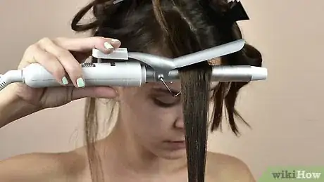 Image intitulée Curl Hair with a Curling Iron Step 12