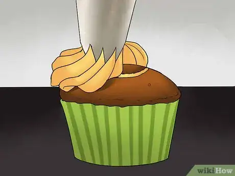 Image intitulée Add Filling to a Cupcake Step 13
