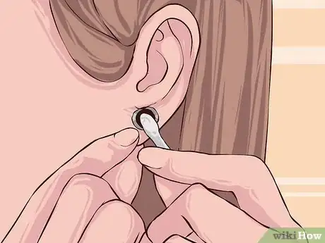 Image intitulée Pick Earrings when You Get Your Ears Pierced Step 9