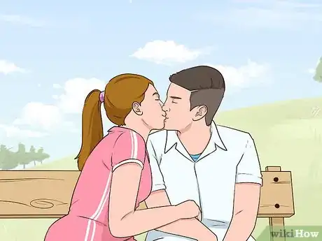 Image intitulée Kiss Your Boyfriend for the First Time Step 6