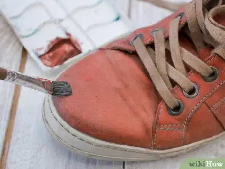 Image intitulée Repair a Scrape on Faux Leather Shoes Step 5