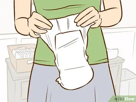 Image intitulée Change a Diaper Step 2