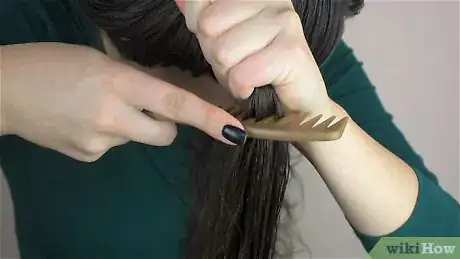 Image intitulée Blow Dry Hair Without Frizz Step 1