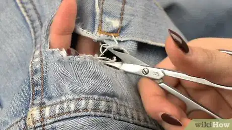 Image intitulée Fix Thigh Holes in Jeans Step 1