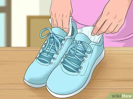 Image intitulée Eliminate Odor from Smelly Shoes Step 6